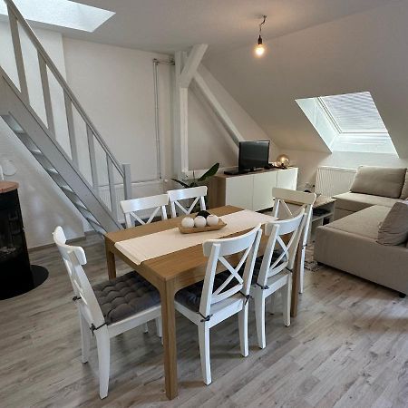 Gemuetliche Neurenovierte Dachgeschosswohnung Erfurt Esterno foto