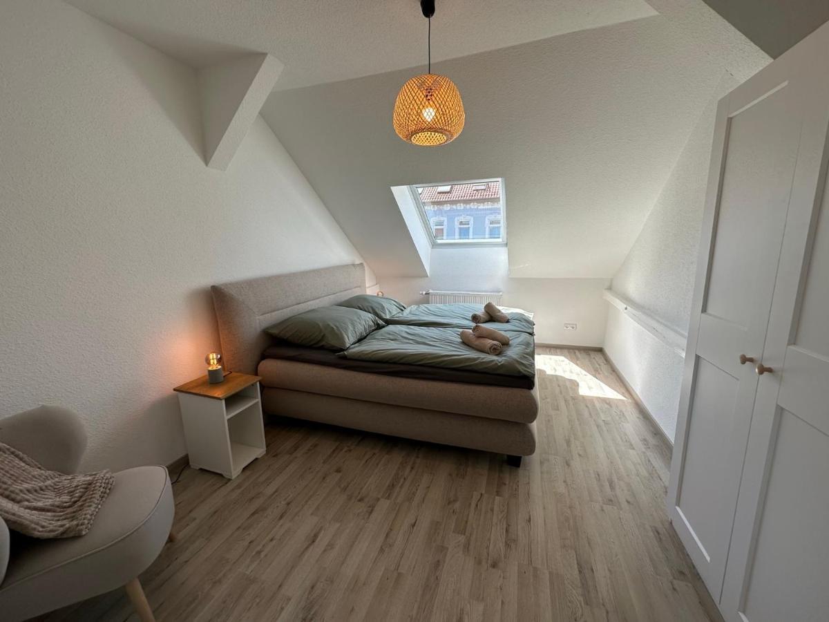 Gemuetliche Neurenovierte Dachgeschosswohnung Erfurt Esterno foto