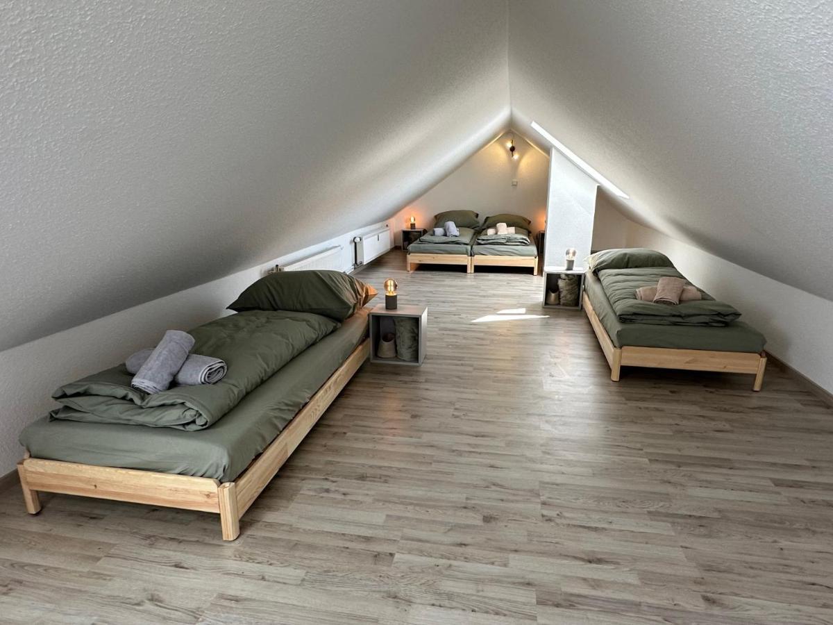 Gemuetliche Neurenovierte Dachgeschosswohnung Erfurt Esterno foto