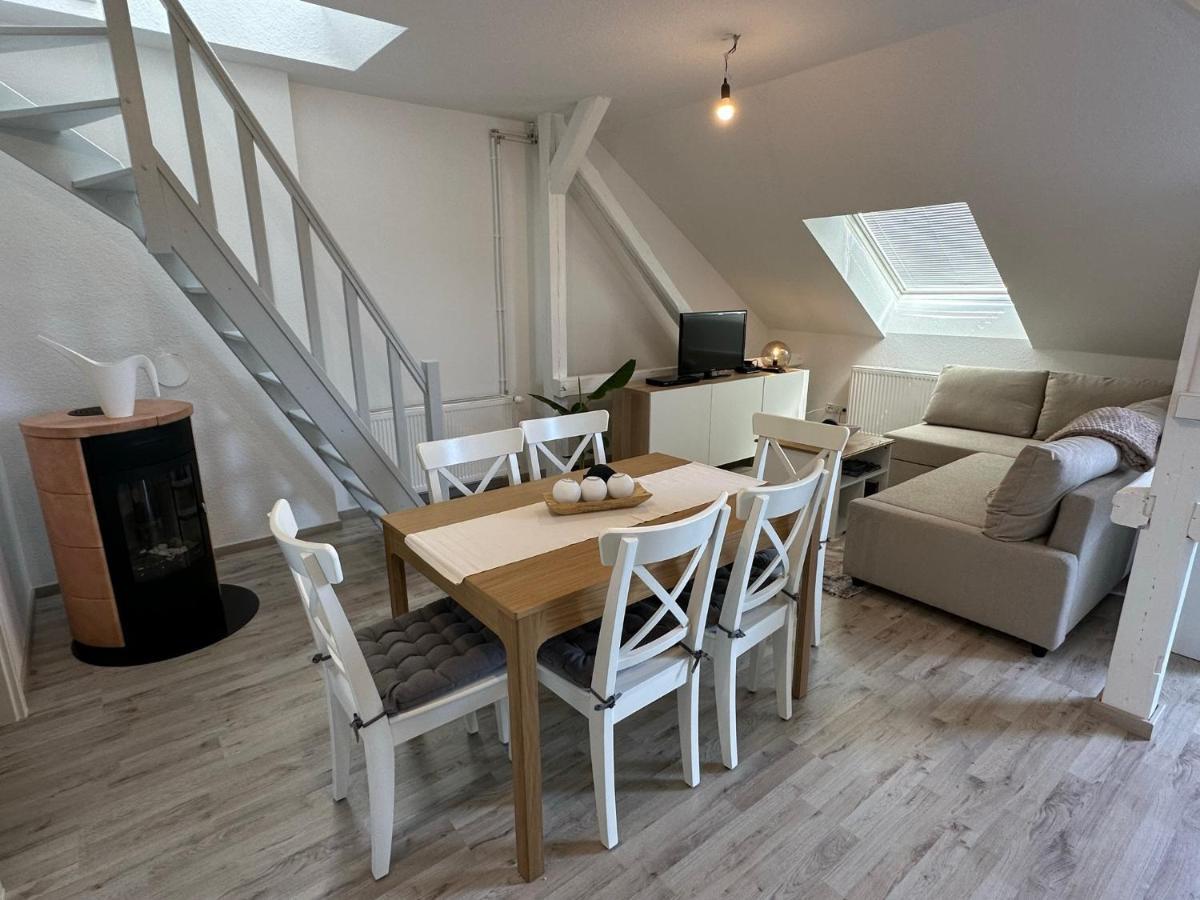 Gemuetliche Neurenovierte Dachgeschosswohnung Erfurt Esterno foto