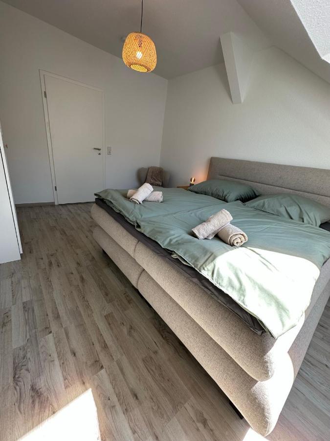 Gemuetliche Neurenovierte Dachgeschosswohnung Erfurt Esterno foto