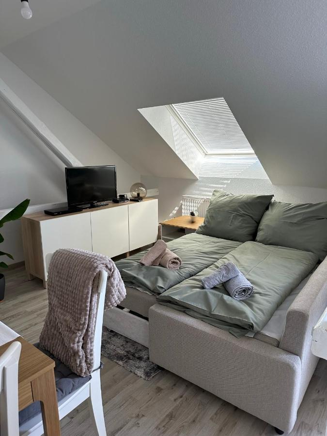 Gemuetliche Neurenovierte Dachgeschosswohnung Erfurt Esterno foto