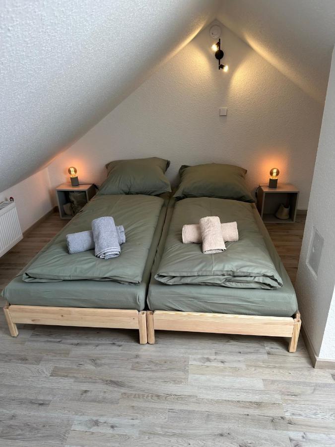 Gemuetliche Neurenovierte Dachgeschosswohnung Erfurt Esterno foto