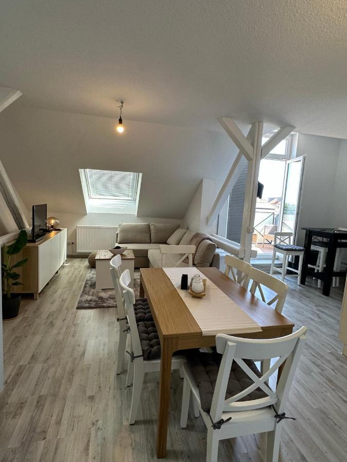 Gemuetliche Neurenovierte Dachgeschosswohnung Erfurt Esterno foto