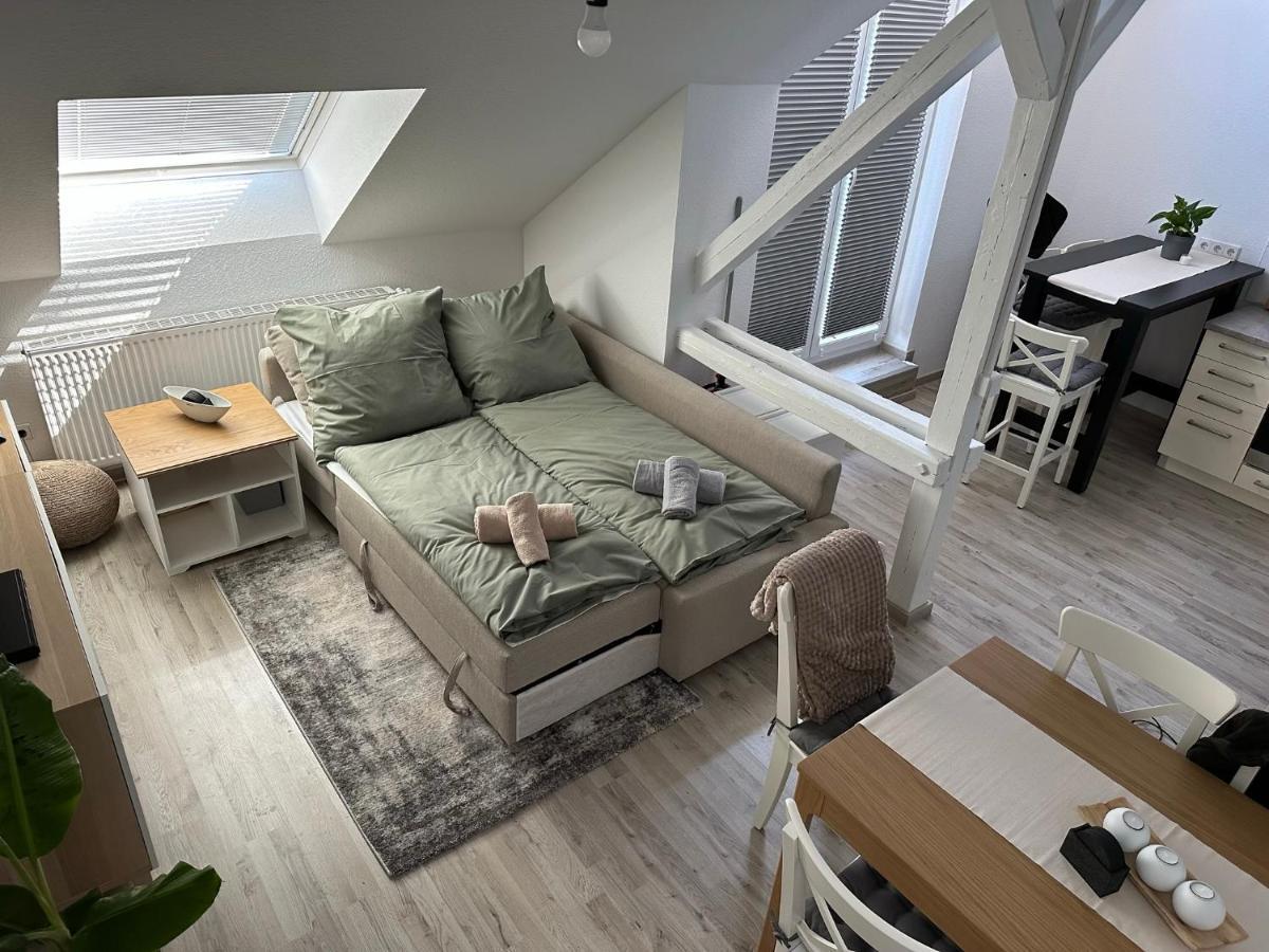 Gemuetliche Neurenovierte Dachgeschosswohnung Erfurt Esterno foto